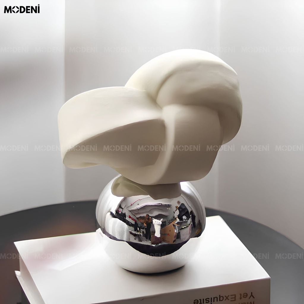 Tượng Trang Trí Nghệ Thuật Knot Composite Mờ Chân Kim Loại Trắng Bạc Đương Đại