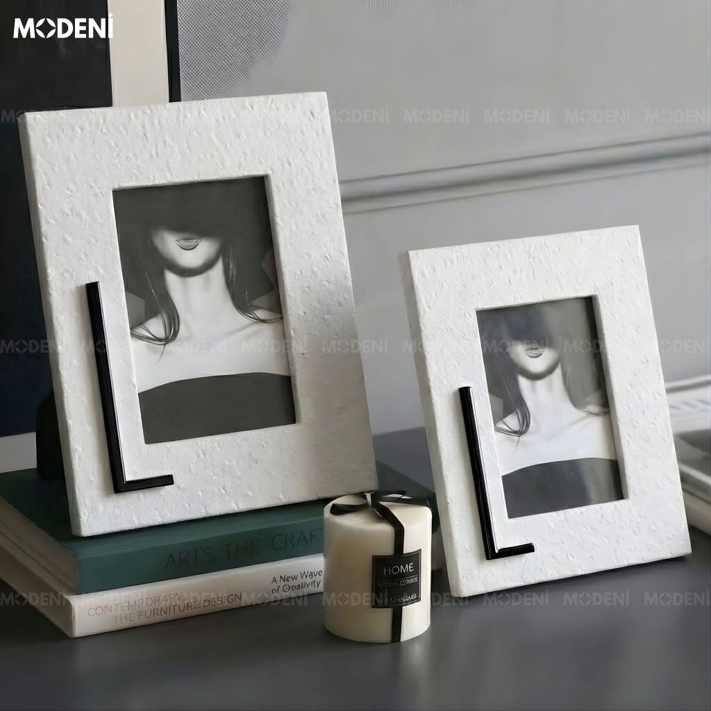 Set Khung Ảnh Deni Trắng Họa Tiết Vân Da Đà Điểu Phối Kim Loại Cao Cấp Cho Bàn Console Hiện Đại Sang Trọng