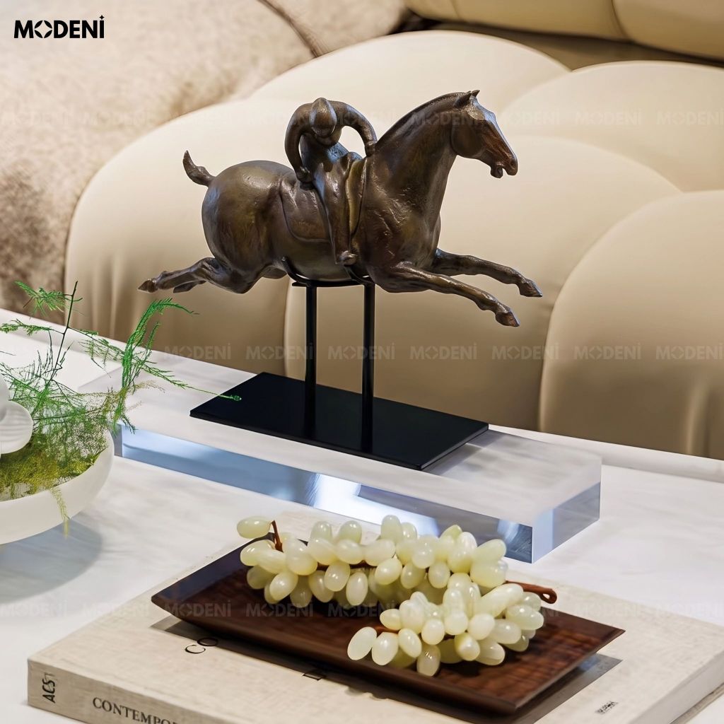 Tượng Trang Trí Velox Composite Phối Kim Loại Mã Đáo Thành Công Màu Nâu Đen Mạnh Mẽ Cho Bàn Làm Việc
