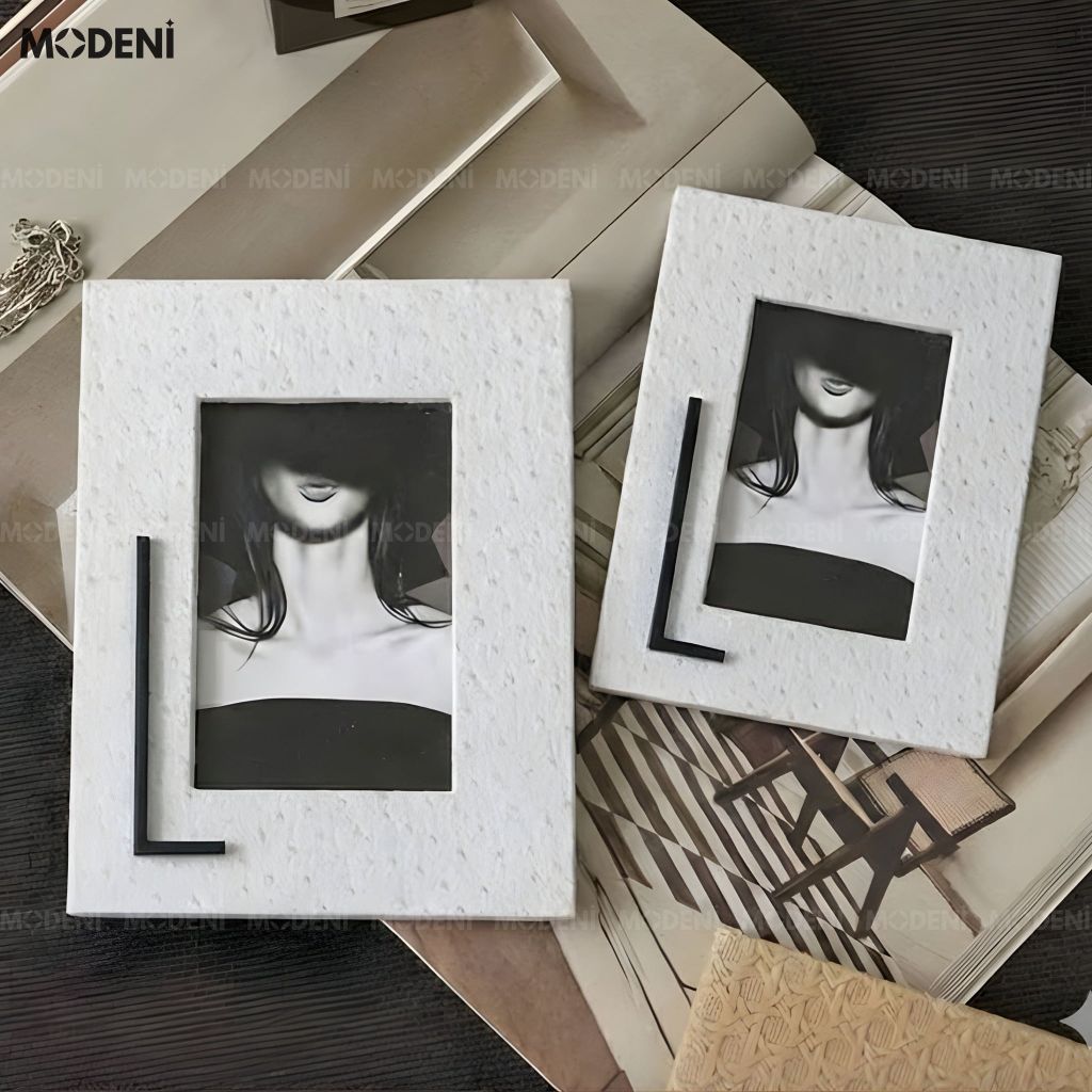 Set Khung Ảnh Deni Trắng Họa Tiết Vân Da Đà Điểu Phối Kim Loại Cao Cấp Cho Bàn Console Hiện Đại Sang Trọng