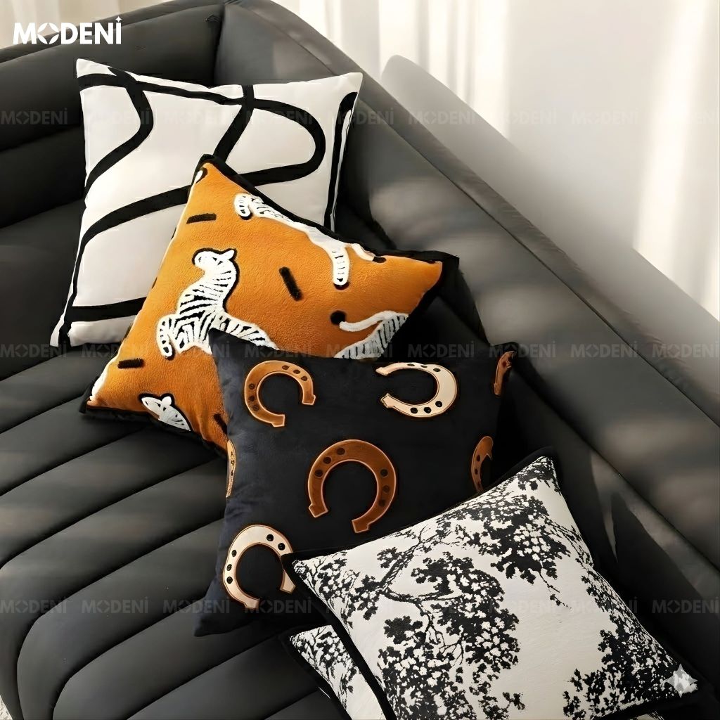 Set Vỏ Gối Sofa The Iconic Monogram Cao Cấp Điểm Nhân Sang Trọng Phong Cách Châu Âu