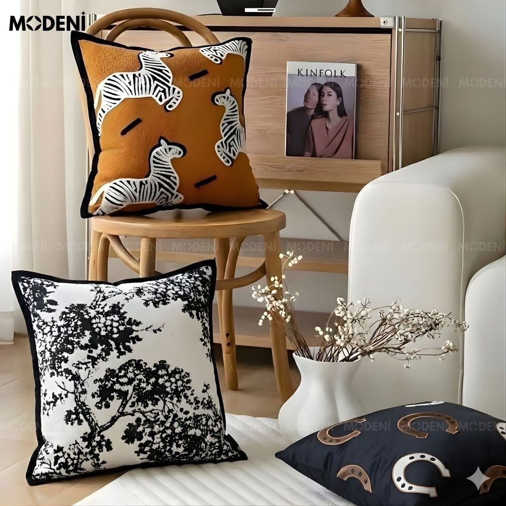 Set Vỏ Gối Sofa The Iconic Monogram Cao Cấp Điểm Nhân Sang Trọng Phong Cách Châu Âu