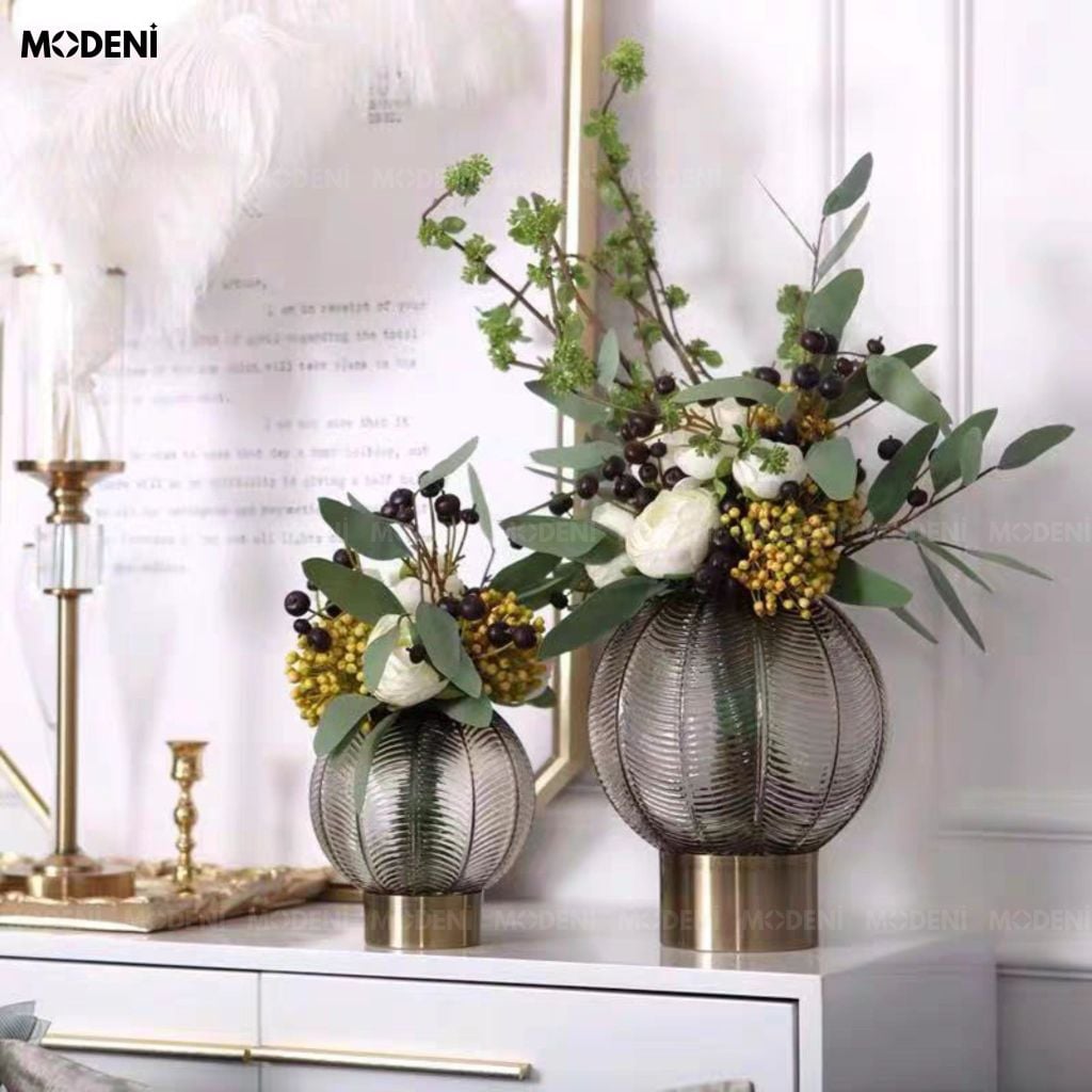 Bình Hoa Orbly Kim Loại Phối Bóng Thủy Tinh Xám Khói Phong Cách Minimalism