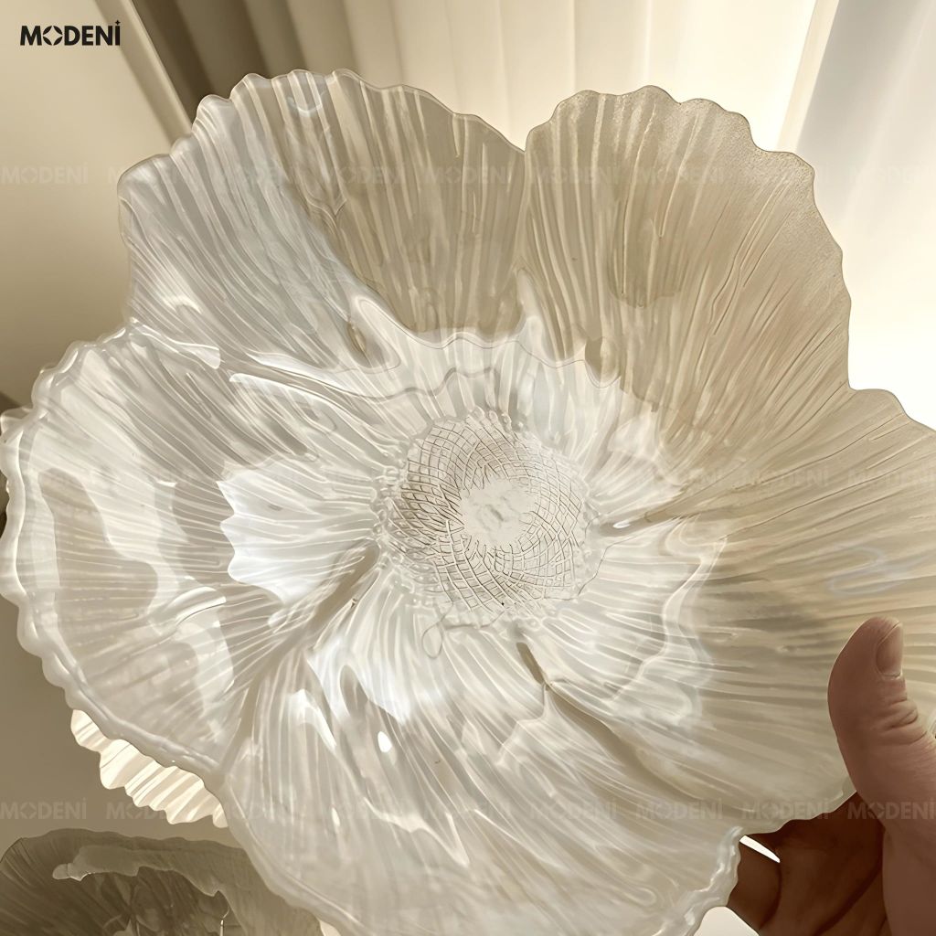 Tô trái cây Velora thủy tinh họa tiết cánh hoa xếp lớp phù hợp bàn ăn sang trọng