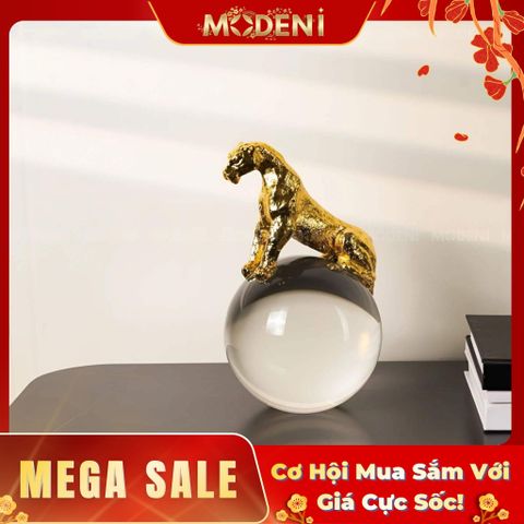  Tượng Con Báo Cyra Gold Ôm Quả Cầu – Biểu Tượng Sức Mạnh Sang Trọng Cho Bàn Làm Việc & Kệ Tủ 