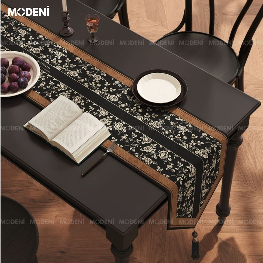 Black Floral – Khăn Trải Bàn Họa Tiết Hoa Cổ Điển Trắng Đen – Table Runner 200cm – Decor Bàn Sang Trọng