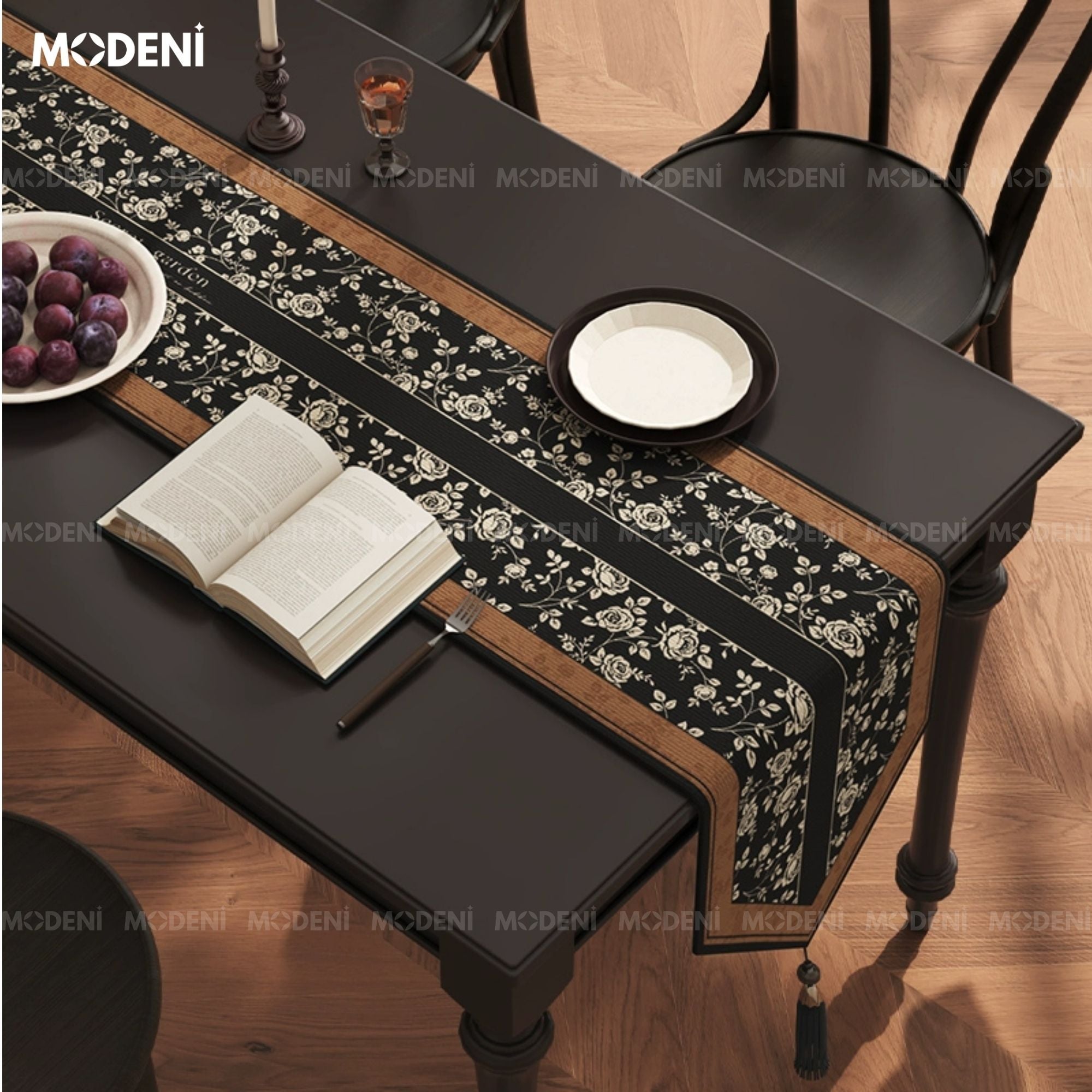  Black Floral – Khăn Trải Bàn Họa Tiết Hoa Cổ Điển Trắng Đen – Table Runner 200cm – Decor Bàn Sang Trọng 