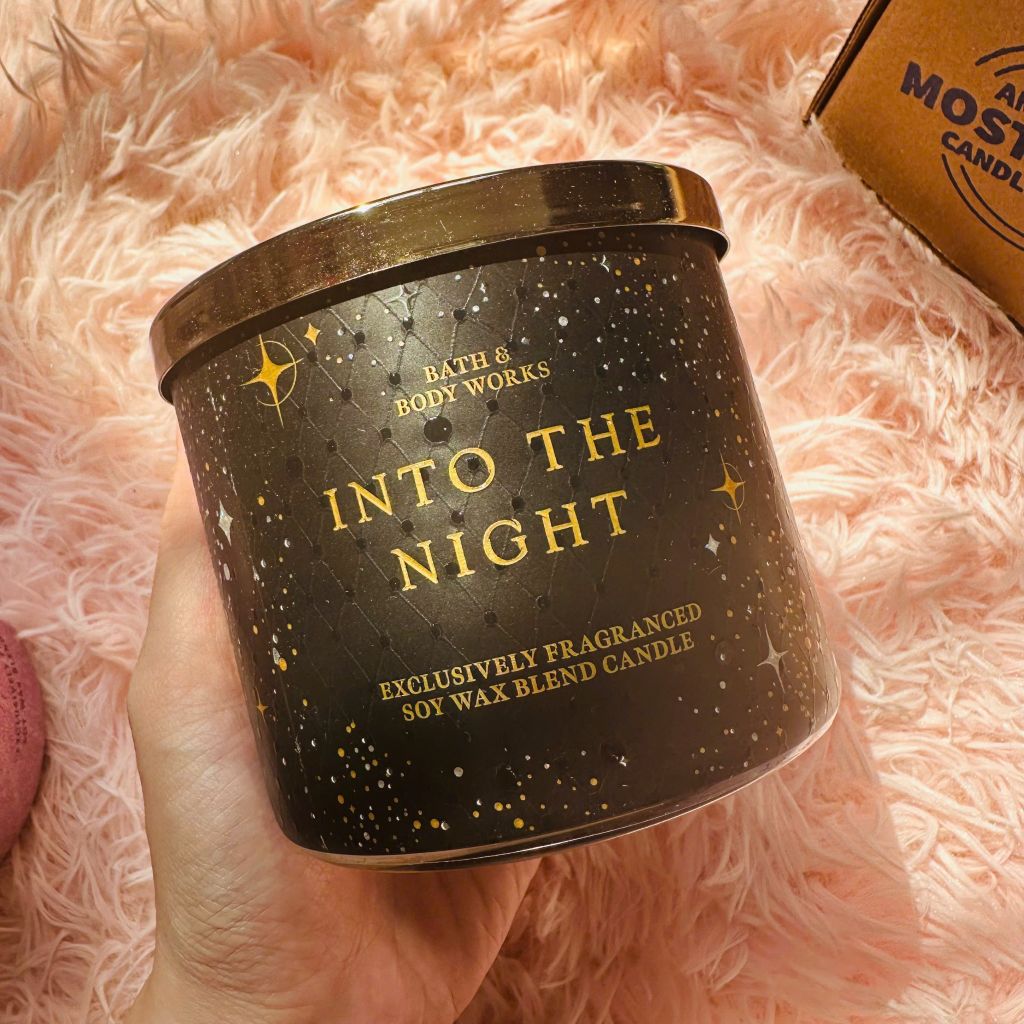 Nến thơm 3 bấc Bath & Body Works INTO THE NIGHT 411g