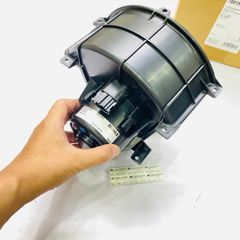 Quạt dàn (giàn) lạnh Audi Q7 (4LB), Porsche Cayenne (9PA), VW Touareg (7LA, 7L6, 7L7). Đời 2002 - 2015. Hàng Audi OEM. Mã 4L1820021, 4L1820021A, 4L1820021B