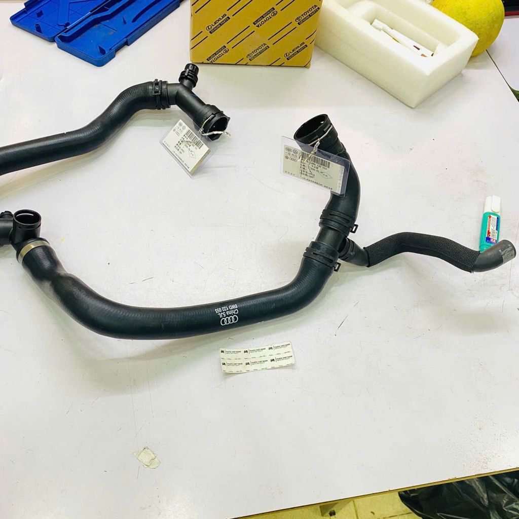 Ống nước két nước dưới Audi Q5 máy 2.0T. Đời 2018 - 2024. Hàng Faw Audi China. Mã 80A122055AF