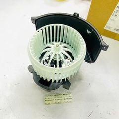 Quạt dàn (giàn) lạnh Audi Q7 (4LB), Porsche Cayenne (9PA), VW Touareg (7LA, 7L6, 7L7). Đời 2002 - 2015. Hàng Audi OEM. Mã 4L1820021, 4L1820021A, 4L1820021B