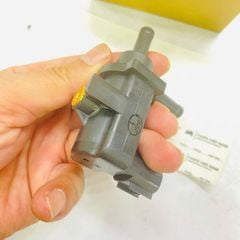 Van thu hồi hơi xăng (Van điện từ chân không) Toyota Corolla. Đời 2004 - 2011. Hàng Denso. Mã 9091012259