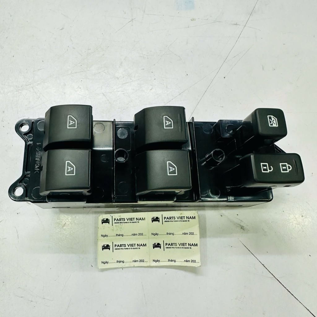 Công tắc nâng hạ kính tổng dùng cho xe Mitsubishi Outlander. Đời 2018 - 2024. Hàng China. Mã 8608A416, 8608A562