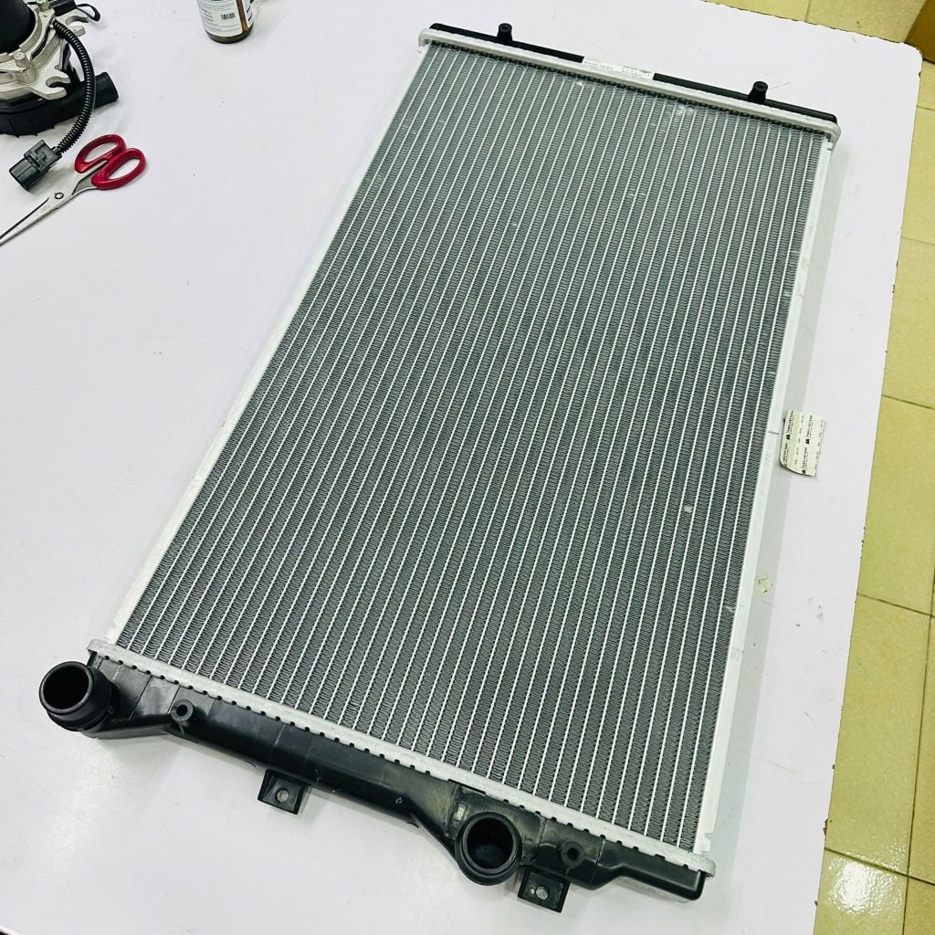 Két nước làm mát động cơ VW Tiguan, Golf, Passat, Scirocco, Audi A3, TT, Skoda .Đời 2003 - 2020. Hàng Behr. Mã 5K0121253D, 1K0121253AA, 1K0121251AT, 5K0121251F 1K0121251AT, 1K0121251DN, 1K0121253AA