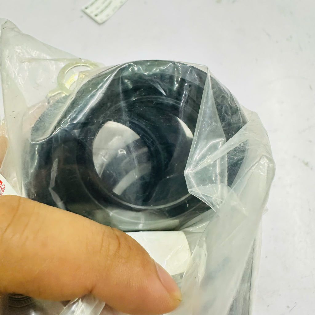 Cupben phanh trước, bộ gioăng phớt heo phanh trước Lexus LS460, LS600h đời 2007 - 2016. Hàng xịn Japan 1UR, 2UR. Mã 0447850040, 0447950130 ( 1 bộ )