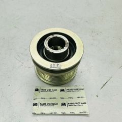 Puly máy phát Mercedes C-Class W205, C205, C180, C200, C300, E-Class W213, C238, E200, E300, GLC X253, C253, GLC200, GLC300. Động cơ M264. Đời 2018 - 2023. Hàng INA. Mã A2641550000, A0009062607, A0009062807, A0009069705, A0009069805, F-552901.06