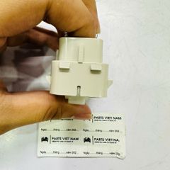 Công tắc mở cốp sau mầu kem Mercedes W205 C200, C250, C300, C350, W213 E200, E250, E300, W222 S300, S400 đời 2014 - 2022. Hàng xịn không vỏ. Mã A2229051704, A2059051713