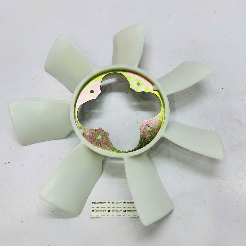Cánh quạt két nước Toyota Innova, Fortuner GGN50, KUN50, GUN155, GUN165, Hilux GUN125, GUN135. Đời 2004 - 2021. Hàng China. Mã 163610C010, 163610C011