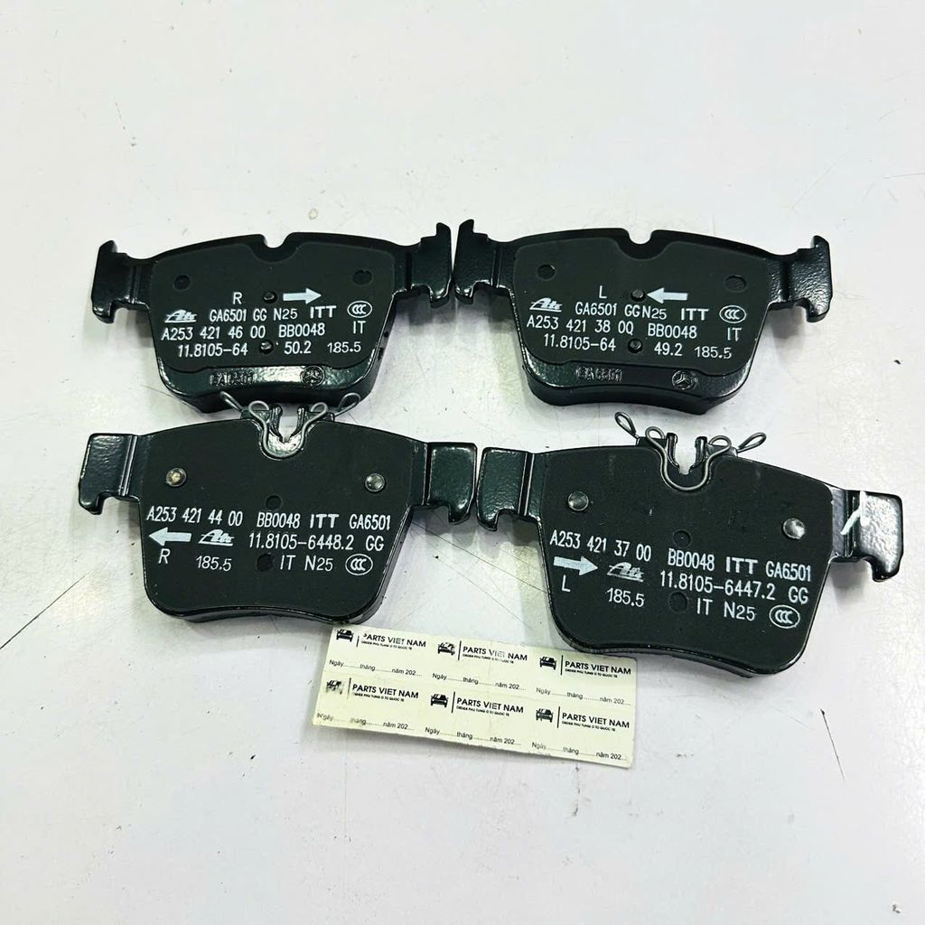 Bộ má phanh sau hay bố thắng sau Mercedes GLC X253, C-Class W205, E-Class W213 GLC 200, GLC 250 GLC 300, C200, C250, C300, E180, E200, E250, E300. Đời 2015 - 2023. Hàng xịn. Mã A0004207803, A0004205900, A0004208300, A0004208300