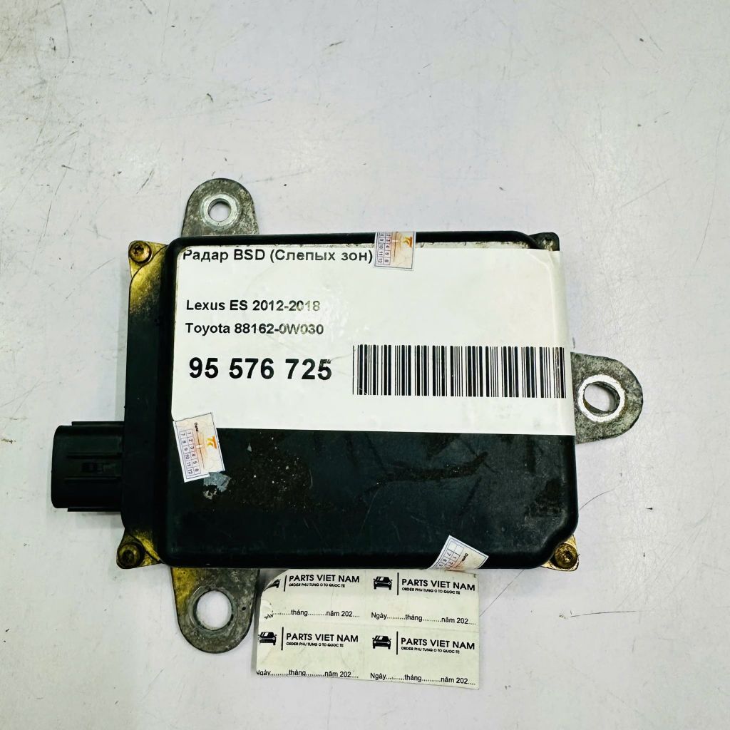 Hộp radar cảnh báo điểm mù (BSM) Lexus ES250, ES350, ES300h, ASV60, GSV60, AVV60 .Đời 2012 - 2018. Hàng tháo xe. Mã 881620W030
