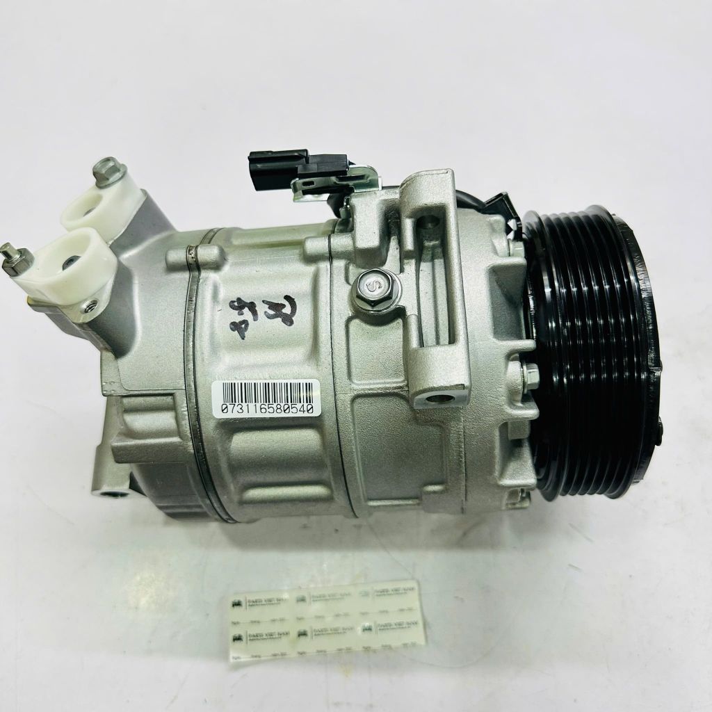 Lốc lạnh hay lốc điều hòa Nissan Qashqai J10 2.0. Đời 2007 - 2013. Hàng Valeo. Mã 92600ZE81A, 926009AA0A, 926009AF0A, 92600ET000, 92600ET00A, 92600ET01A, 92600ET01B, 92600ZE80A, 92600ZE80B, 92600ZE81B