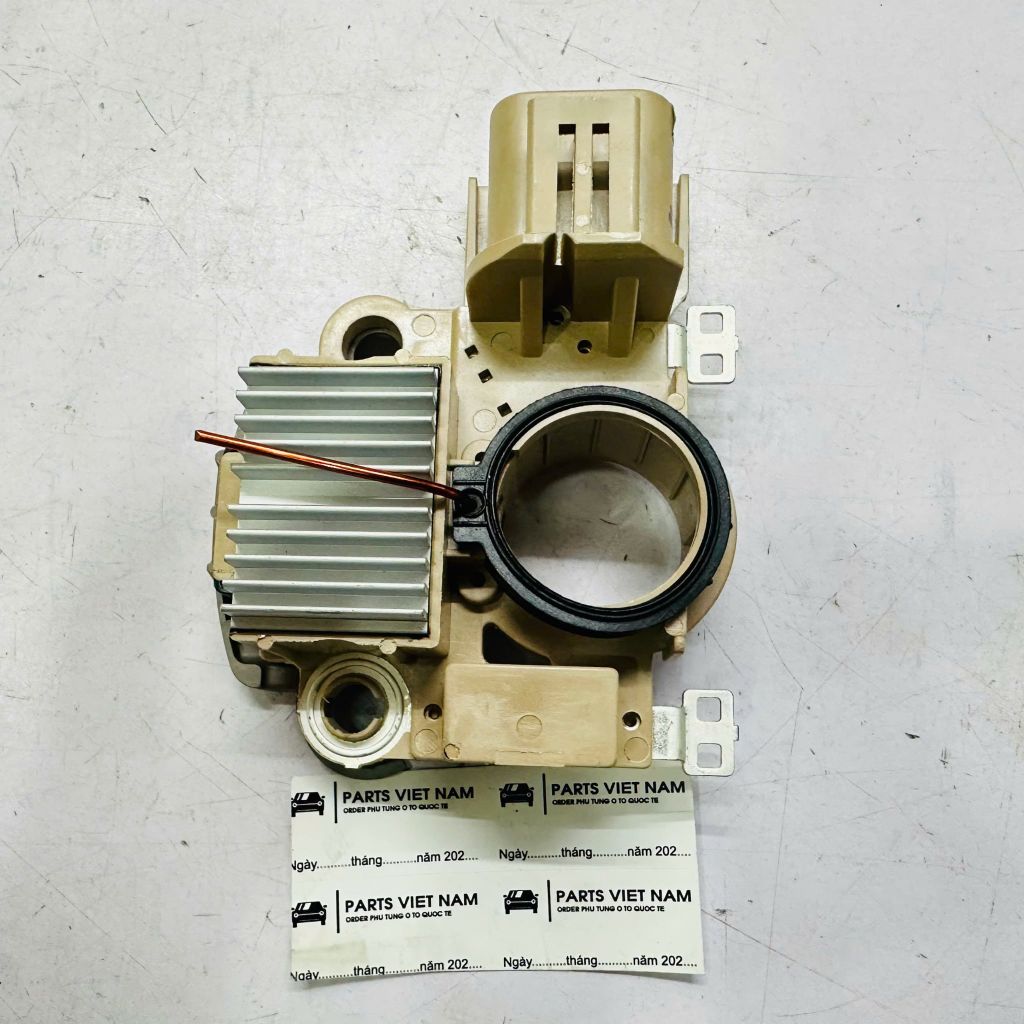 Tiết chế máy phát, IC bộ điều chỉnh điện áp Mazda 6, Ford Escape đời 2003 - 2006 . Hàng Mobiletron, 2 giắc điện động cơ 2.0L, 2.3L. Mã GY0118W70, A866X46572