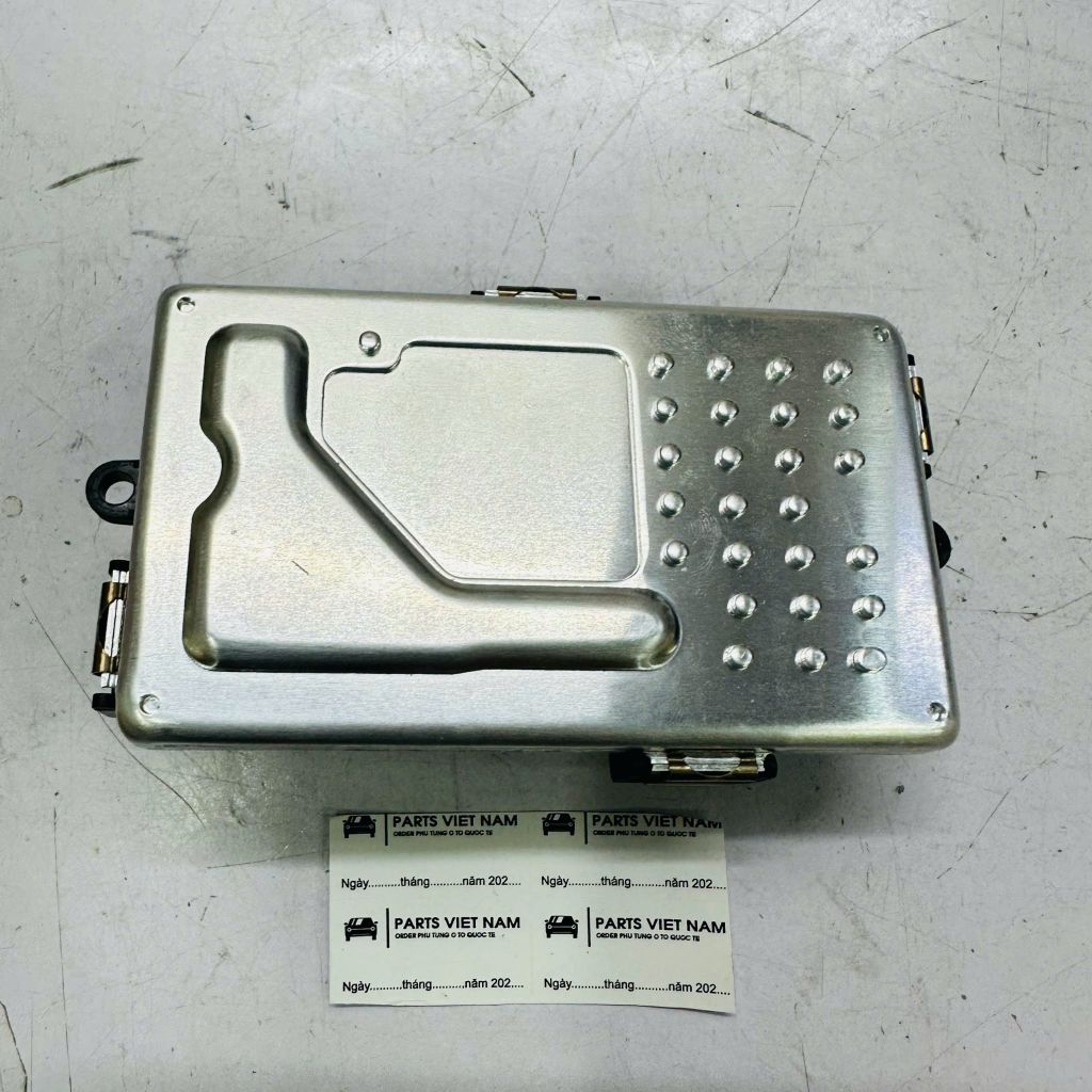Trở quạt gió điều hòa BMW Series 4 (F32, F33, F36), 5 (F10, F11, F07 GT, G30), 6 (F06, F12, F13, G32), 7 (F01, F02, F04, G11, G12). Đời 2008 - 2018. Hàng Hella. Mã 64119355981, 64119226780, 64119311938