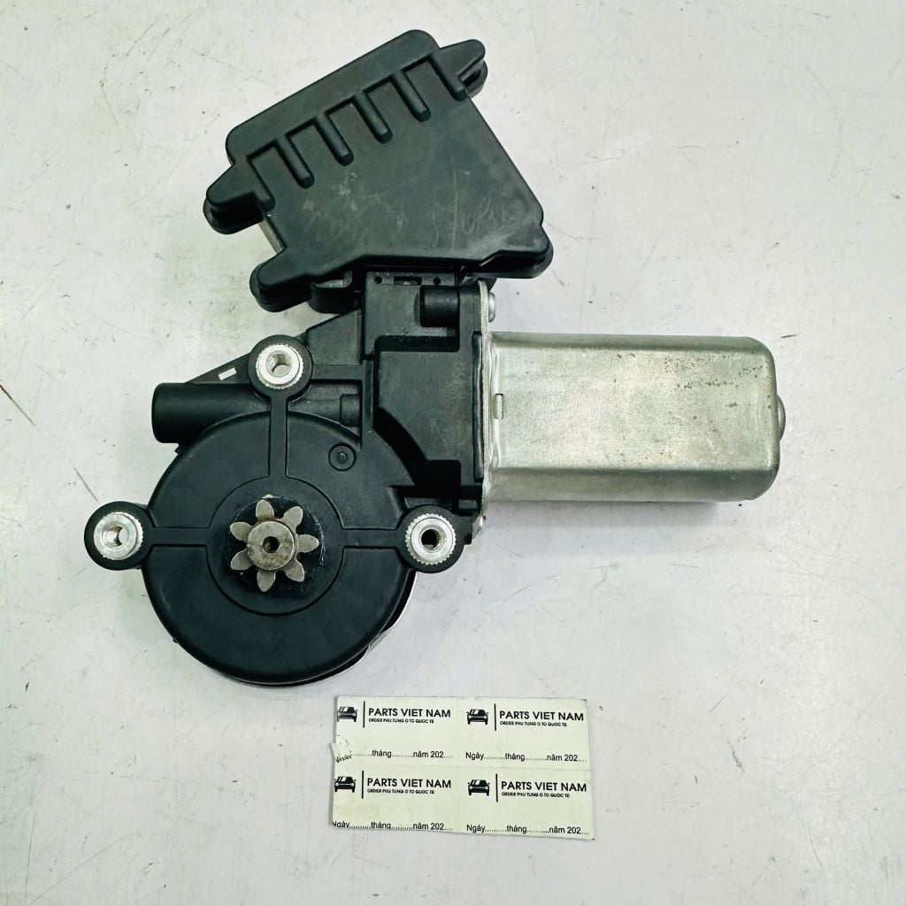 Mô tơ lên xuống kính cửa sau trái Toyota Camry Hybrid (AHV40). Đời 2006 - 2012. Hàng China. Mã 8572033201