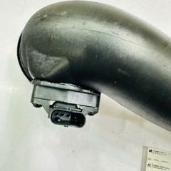 Ống hút gió (Ống dẫn khí nạp) BMW 5-Series (F10, F11 , F07) 535i, 535i xDrive, 6-Series (F06, F12, F13) 640i, 640i, 7-Series (F01, F02, F03, F04) 740i, 740Li. Đời 2008 - 2017. Hàng Frey. Mã 13717609811