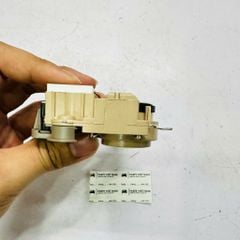 Tiết chế máy phát, IC bộ điều chỉnh điện áp Mazda 6, Ford Escape đời 2003 - 2006 . Hàng Mobiletron, 2 giắc điện động cơ 2.0L, 2.3L. Mã GY0118W70, A866X46572