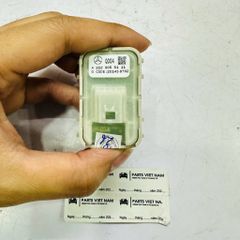 Công tắc mở cốp sau mầu kem Mercedes W205 C200, C250, C300, C350, W213 E200, E250, E300, W222 S300, S400 đời 2014 - 2022. Hàng xịn không vỏ. Mã A2229051704, A2059051713