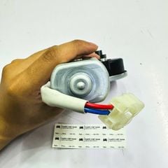 Mô tơ nâng hạ kính trước phải Toyota Corolla Altis (ZZE122). Đời 2001 - 2008. Hàng China. Động cơ 1ZZ 3ZZ. Mã 8571002150