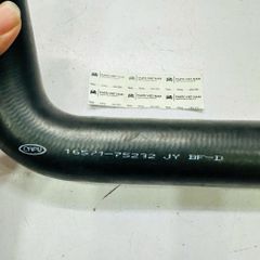 Ống nước két nước trên Toyota Land Cruiser Prado (J120, J150). Động cơ 2TR 2.7L. Đời 2004 - 2017. Hàng xịn. Mã 1657175233, 1657175231