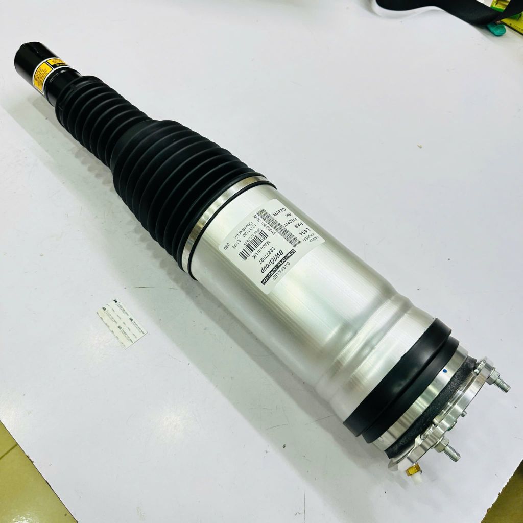 Giảm xóc hơi trước trái phải, phuộc nhún hơi trước hai bên Land Rover Range Rover Vogue L405, Range Rover Sport L494 đời 2013 - 2021. Hàng OEM chất lượng cao. Mã Trái LR060133. Mã Phải LR060132, LR052774, LR060135 ( 1 cụm )