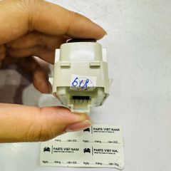 Công tắc mở cốp sau mầu kem Mercedes W205 C200, C250, C300, C350, W213 E200, E250, E300, W222 S300, S400 đời 2014 - 2022. Hàng xịn không vỏ. Mã A2229051704, A2059051713