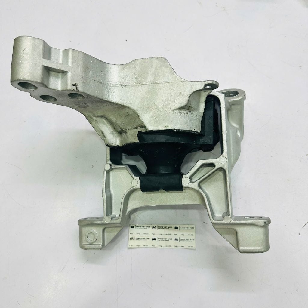 Chân đầu máy hay chân máy phải Mazda CX-5 KF. Động cơ 2.0 2.5. Đời 2017 - 2022. Hàng Changan. Mã K15639060