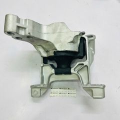 Chân đầu máy hay chân máy phải Mazda CX-5 KF. Động cơ 2.0 2.5. Đời 2017 - 2022. Hàng Changan. Mã K15639060