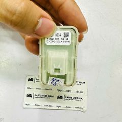 Công tắc mở cốp sau mầu kem Mercedes W205 C200, C250, C300, C350, W213 E200, E250, E300, W222 S300, S400 đời 2014 - 2022. Hàng xịn không vỏ. Mã A2229051704, A2059051713
