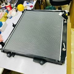 Két nước làm mát Toyota Land Cruiser URJ200, URJ202, GRJ200, UZJ200, VDJ200, VX, Lexus LX450d URJ200, URJ201, VDJ201. Đời 2007 - 2021. Hàng cao cấp bảo hành 6 tháng. Mã 1640050383