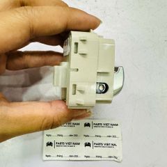 Công tắc mở cốp sau mầu kem Mercedes W205 C200, C250, C300, C350, W213 E200, E250, E300, W222 S300, S400 đời 2014 - 2022. Hàng xịn không vỏ. Mã A2229051704, A2059051713