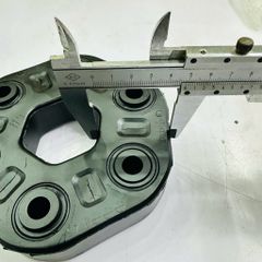 Cao su giảm chấn trục các đăng (cao su chữ thập) Lexus LS460, LS460L. Động cơ 4.6, 1URFE. Đời 2006 - 2017. Hàng xịn tân trang. Đặt hàng 4-6 ngày. Mã 3710050070