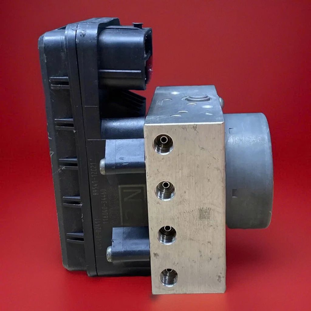 Cụm điều khiển phanh ABS Toyota Corolla đời 2015–2016.Hàng tháo xe zin mới 90% đặt Mỹ 18 ngày. Mã 44540-02411 4454002411