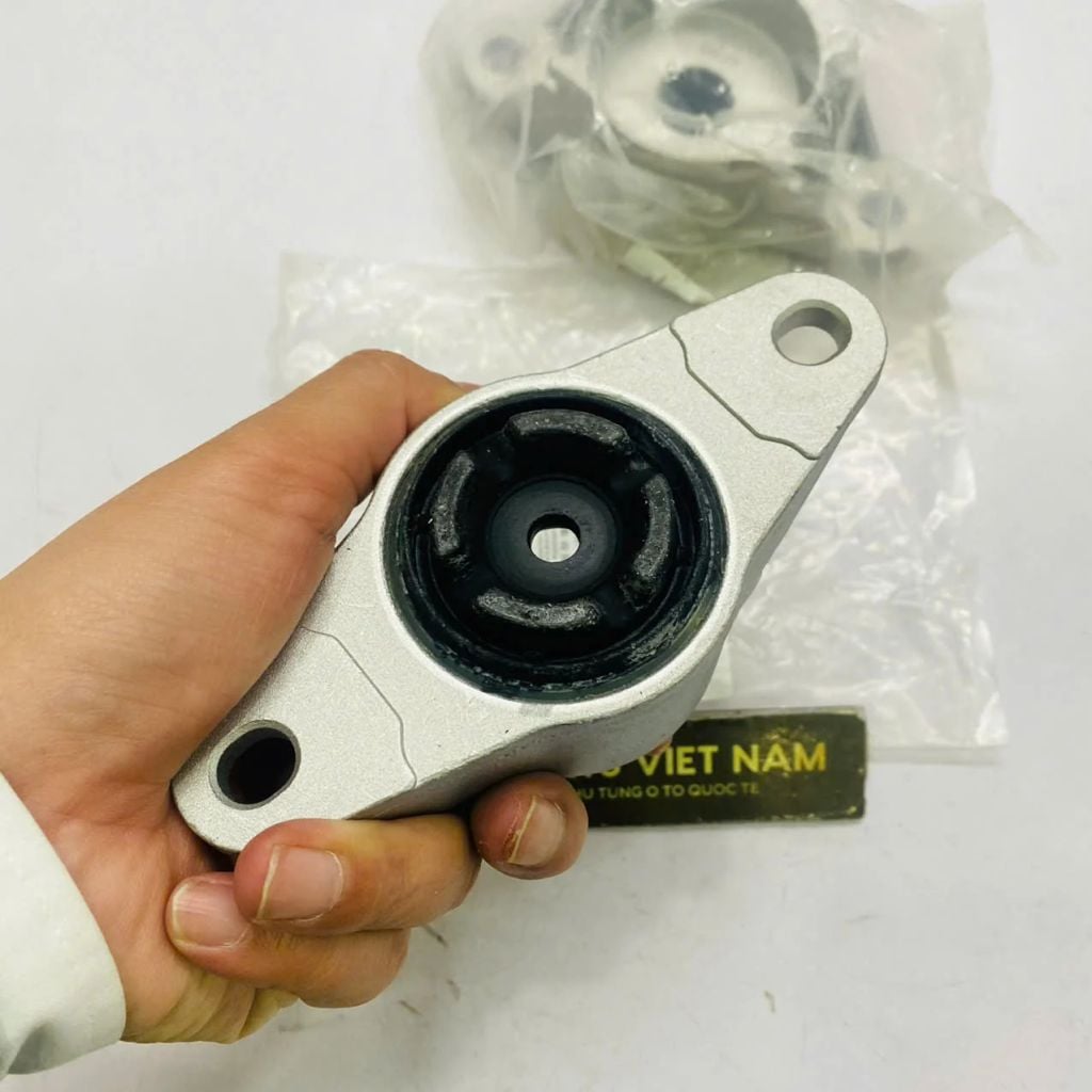 Bát bèo giảm xóc sau, bát bèo phuộc sau Mazda 3, 3S, đời 2006 - 2013. Hàng chất lượng cao. Mã GV9B28380, GV9B-28-380
