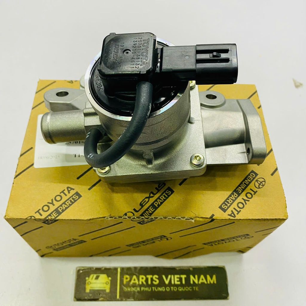 Van tuần hoàn khí xả hoặc Van EGR Toyota Land Cruiser, Lexus GX400, GX460, Lexus LX450D, LX460, LX570 máy 4.6L đời 2007 - 2019. Hàng xịn. Mã 25701-38132, 25701-38130, 2570138132, 2570138130