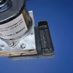 Cụm điều khiển phanh ABS Volkswagen Golf AT đời 2001, 2002, 2003, 2004, 2005, 2006, 2007, 2008, 2009, 2010, 2011 Hàng tháo xe zin mới 90% đặt Mỹ 18 ngày. Mã 1C0-907-379-K 1C0907379K
