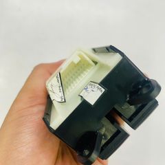 Công lên xuống kính cửa trước trái hay công tắc tổng Toyota Camry ACV40, Prius, Land Cruiser Prado đời 2007 - 2012. Hàng cao cấp loại 4 cánh có Auto. Mã 84040-28070 84040-33100, 8404028070 8404033100