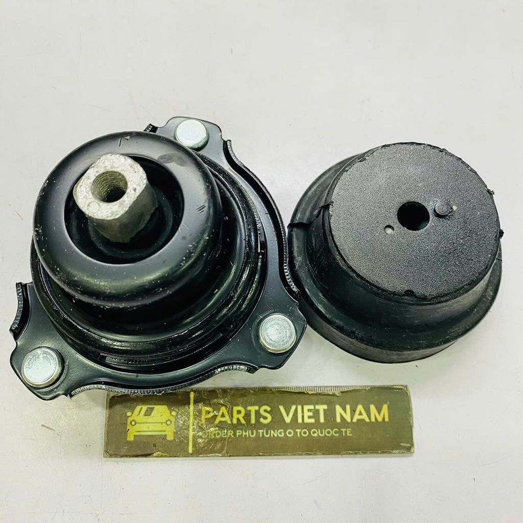 Cao su chân hộp số hay chân máy sau Toyota Lexus GS300, GS350, GS460 máy 2GD xe 2 cầu đời 2005 - 2011. Hàng cao cấp đặt hàng 4 - 6 ngày. Mã 12371-31081, 1237131081