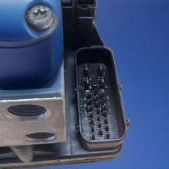 Cụm điều khiển phanh ABS Volkswagen Golf đời 1999, 2000, 2001, 2002, 2003, 2004 Hàng tháo xe zin mới 90% đặt Mỹ 18 ngày. Mã 1J0-907-379-G 1J0907379G
