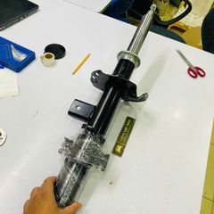 Giảm xóc sau hay phuộc nhún sau điện Land Rover Range Rover Evoque 2.0 đời 2012 - 2018. Hàng cao cấp thay 1 đôi bảo hành 6 tháng. Mã LR051491 LH, LR051497 RH ( 1 cây )