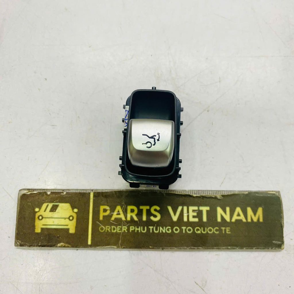 Công tắc mở cốp sau Mercedes W205 C200, C250, C300, C350, W213 E200, E250, E300, W222 S300, S400 đời 2014 - 2022. Hàng xịn không vỏ. Mã A2229051704, A2059051713